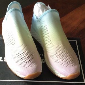 Pink TieDye Knit Tiger shoes. Size 8 New